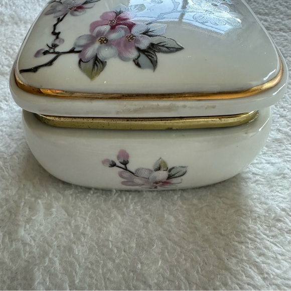Vintage White and Pink Floral Music Jewelry Box Cherry Blossom Decor Accents - Picture 5 of 11